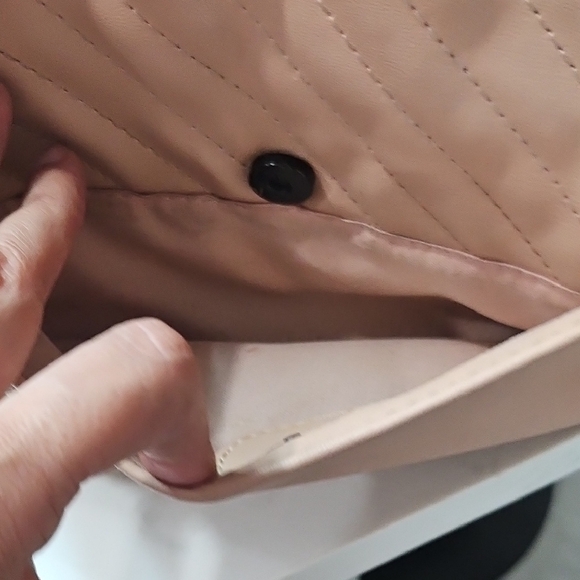 Badgley Mischka Tan Quilted Crossbody Bag with Chain Strap - Picture 15 of 16